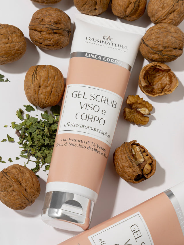 GEL SCRUB VISO E CORPO CON ESTRATTO DI TÈ VERDE, SEMI DI NOCCIOLO DI OLIVA E NOCI