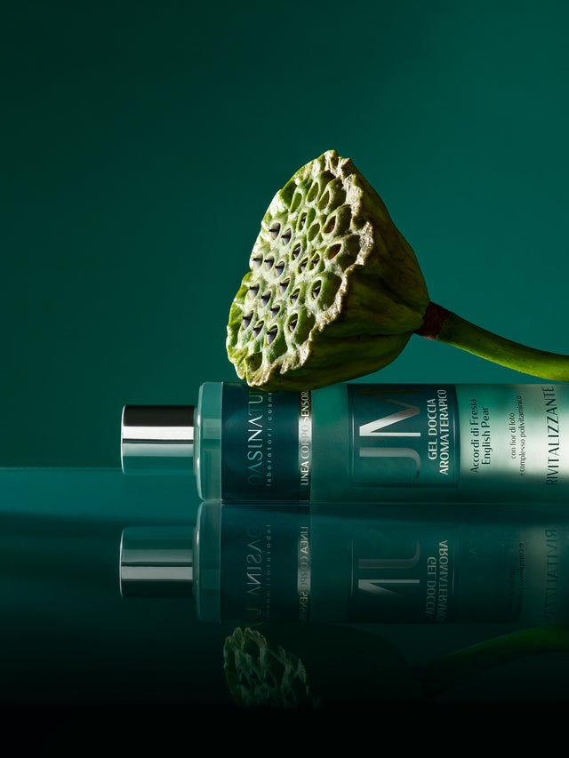 GEL DOCCIA AROMATERAPICO RIVITALIZZANTE CON ACCORDI DI FRESIA ED ENGLISH PEAR